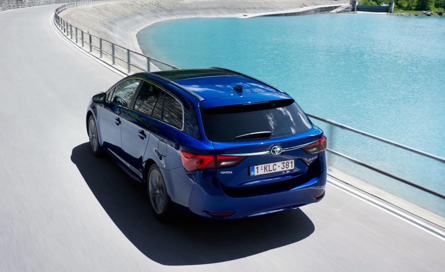  Toyota Avensis Wagon 2015 года  (фото 13 из 33)
